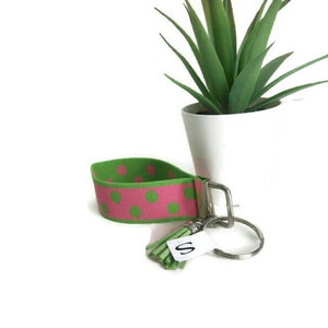 Wrist Key Holder w/Snap Clip Option. Pink w/Green Dots Stretchy Key Fob. Size SM Bracelet style Key Organizer. Lime Green & Pink Key Fob afbeelding 10