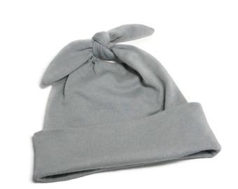 Grijs gestreept onderhemdje | Moderne bovenste knoop baby Cap | Ziekenhuis Homecoming grijs Pull-On Hat | Pasgeboren Baby Hat | Rekbare Gray breien babymutsje