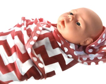 Koraal Chevron Inbakeren Baby deken. Koraal / wit Chevron rekbare baby Swaddler deken.   Stretch brei Baby ontvangst deken.