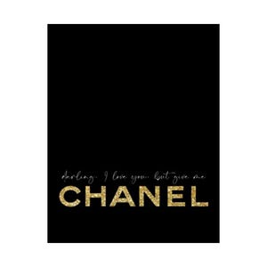 Ik hou van je, maar je bent Chanel-poster | Mat verticale muurkunst afbeelding 10