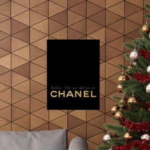 Ik hou van je, maar je bent Chanel-poster | Mat verticale muurkunst afbeelding 20