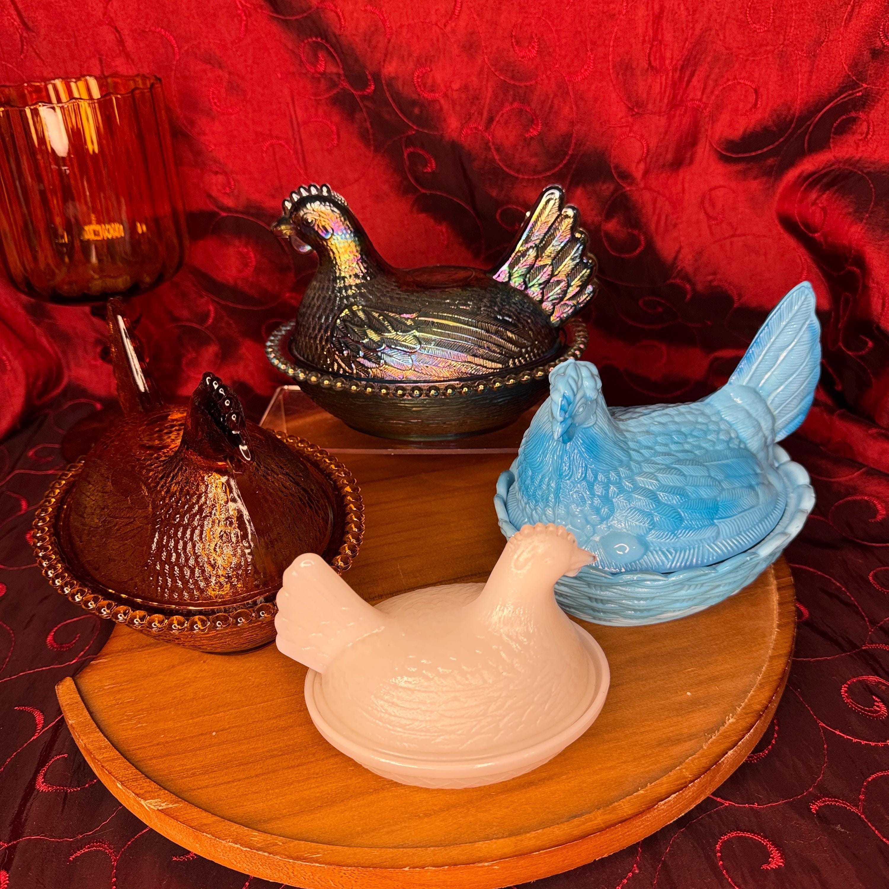 【送料無料】インディアンガラス 小物入れ ニワトリ Hen on Nest Vintage Indiana Glass Hen on Nest Candy Dish - Etsy