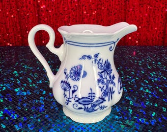 Blue Onion porcelain Creamer. Czechoslovakia Karlsbader Zeibelmuster Bone china. Blue and White