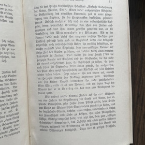 Puede incluir: Libro abierto con texto en alem&aacute;n sobre papel envejecido. El texto es negro, con el t&iacute;tulo "Reise nach Venedig" en la parte superior. La p&aacute;gina est&aacute; ligeramente amarillenta, lo que sugiere edad.