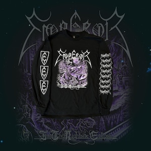 Op de afbeelding: Zwart shirt met lange mouwen met de bandnaam "Emperor" in witte gotische letters. Het shirt heeft een paarse afbeelding op de voorkant en witte afbeeldingen op de mouwen. De tekst "In The Nightside Eclipse" staat onderaan.