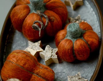 Needle Felted Pumpkin Set of 3, Merino Wool Fall Decor, Rustic Autumn Tiered Tray Decorations, Handmade Farmhouse Halloween Centrepiece