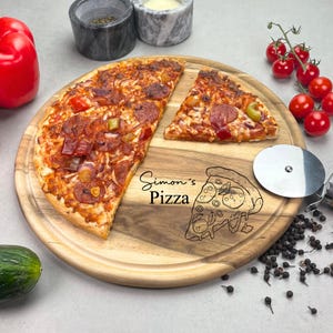personalisierter Pizzateller - Pizza Brettchen Akazie Bambus Birke 30cm - Graviertes Geschenk für Pizza Liebhaber - Pizzabrett mit Gravur