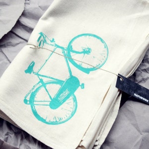 Set of 2 Flour Sack Tea Towels With Retro Teal Bike Print Eco-Friendly Housewares imagem 2