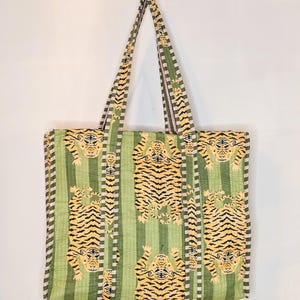 Tiger Print Strip Tote Bag - Green