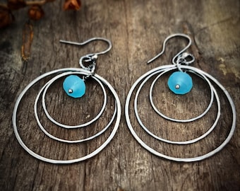 Pendientes de aro de plata de ley con turquesa / Pendientes de triple aro martillados / Pendientes colgantes de plata hechos a mano / Joyería bohemia, regalo para ella