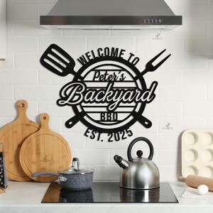 Benutzerdefinierte BBQ Grill Metall Wand Kunst | Personalisiertes Backyard Bar & Grill Schild | Einzigartiges Geschenk für Väter | Terrasse und Küchendekor | Housewarming Geschenk
