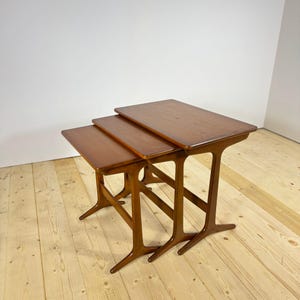 Ensemble de 3 tables gigognes en teck – Design danois des années 1960