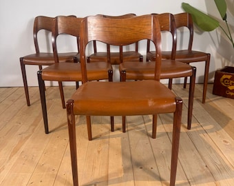 Conjunto original de 6 cadeiras de jantar Modelo 71, desenhadas por Niels Otto Møller e produzidas na Dinamarca durante a década de 1960.