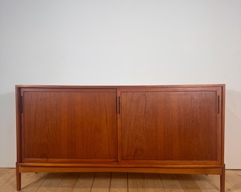 Dänisches Teak-Sideboard mit Schiebetüren und Schallplattenregal, Mid-Century-Modern-Schrank aus den 1960er Jahren