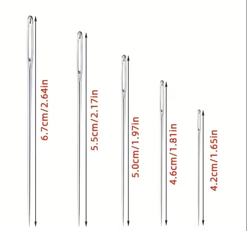 May include: Five silver sewing needles of different lengths are displayed. The longest needle is 6.7 cm, and the shortest is 4.2 cm. Each needle has a large eye for easy threading. Suitable for various sewing tasks.