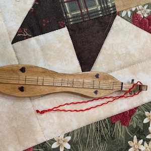 Ritchie Cornhusk Dolls-Miniature Dulcimer Ornament
