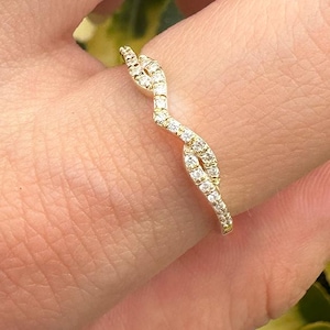 14K Gold Diamond Twist Ring, Dainty 0.11 Ct Sparkle Band, Minimalist Gold Promise Ring, Elegant Anniversary Gift For Her