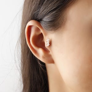 14K Solid Gold Zigzag Tragus Earring, Minimalist Cartilage Jewelry, Dainty Diamond Piercing Stud, Elegant Gift For Her,Everyday Gold Jewelry