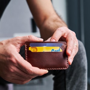 Porta carte di credito regalo per il padre, portafoglio sottile in pelle monogrammato, piccolo portafoglio in pelle, porta carte personalizzato - marrone antico