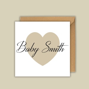 Nom de famille pour bébé avec coeur beige | Baby shower, Nouveau-né, Bébé, Petit-fils, Petite-fille, Naissance, Personnalisation | Message facultatif à l'intérieur