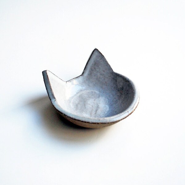 Tiny Cat Shaped Dish - White, Ceramic, Pottery - Jewelry Dish, Ring Dish, Tea Bag Rest, Spoon Rest, Ring Holder, Paperclip Holder