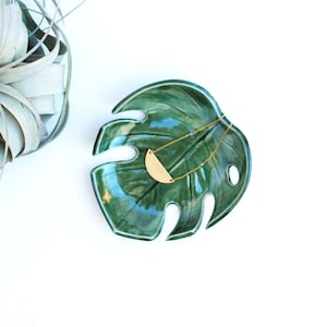 Handmade Ceramic Monstera Leaf Bowl: Tropical Jewelry Dish