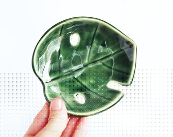 Green Monstera Leaf Bowl Jewelry Dish, Soap Dish, Philodendron Leaf - Ceramic, Pottery - Spoon Rest, Handmade, Gifts for Plant Lovers