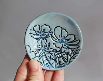 Plato para anillos Blue Wildflower: Cerámica artesanal, soporte para joyas