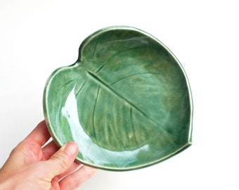 Green Leaf Bowl - Pottery, Ceramic - Fruit Bowl, Tropical Leaf, Monstera, Key Holder, Jewelry Dish - Gifts for Her - Gifts for Plant Lovers