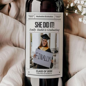 Etiquette de vin pour faire-part de l&#39;obtention du diplôme, étiquette de vin pour l&#39;obtention du diplôme, étiquette de vin pour faire-part de fin d&#39;études dans un journal, étiquette de vin pour cadeaux de remise
