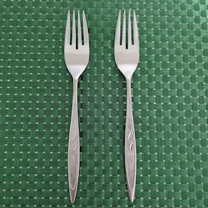 Oneida WM A Rogers ROYAL HARVEST Salad Forks Set 2 Premier Stainless Leaves Vtg