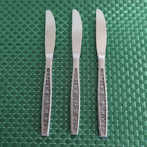 Conjunto de 3 facas de jantar Granada Rose, em aço inoxidável com textura floral, estilo japonês, modelo vintage.