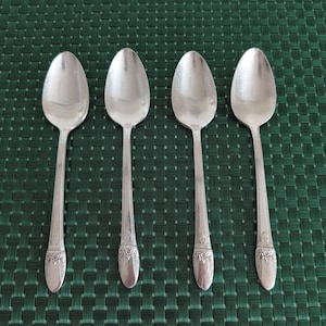 1847 Rogers Bros FIRST LOVE Teaspoons Lot Set of 4 Silverplated Vtg IS