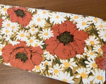 1970s Luther Travis Tablecloth/Fabric Daisies & Poppies 48 x 65"