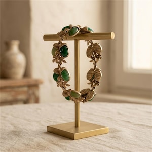 Pulsera de bellota con piedras preciosas verdes, pulsera vintage inspirada en la naturaleza, joyería de inspiración boscosa, accesorio de inspiración forestal, regalo botánico.