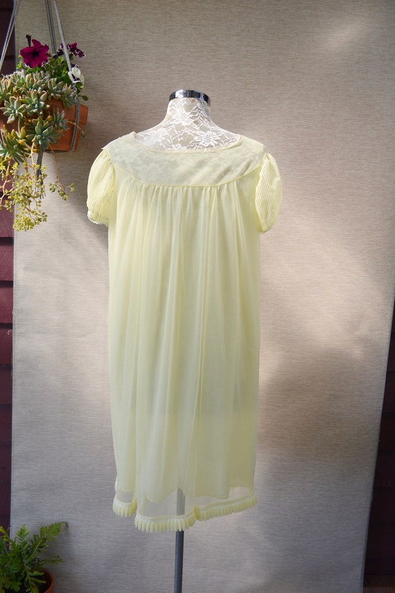 1960's Mod Babydoll Granny Nightie in Lemon Yellow or… - Gem