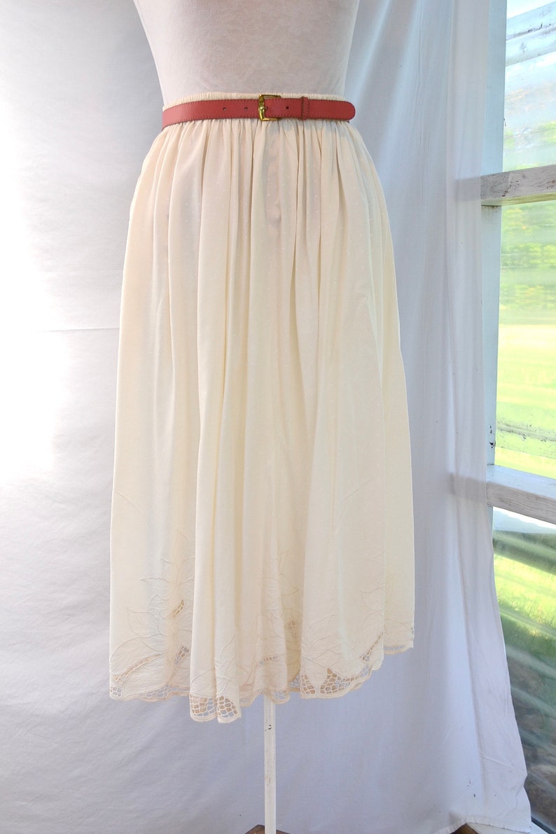 Lux Cream Rayon Med One Size Fits Most Vintage Beautiful Bali Cutwork Lace Detail Elastic Waist Maxi Full Skirt w Pockets Large