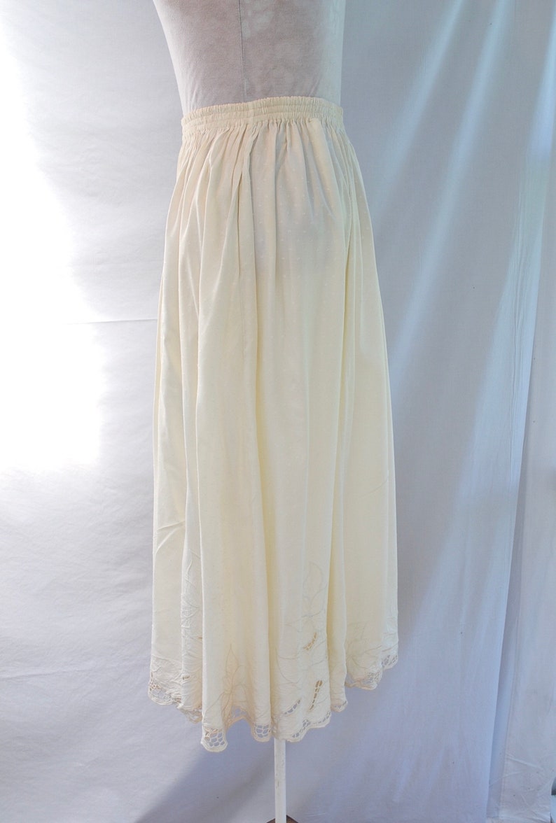 Lux Cream Rayon Med One Size Fits Most Vintage Beautiful Bali Cutwork Lace Detail Elastic Waist Maxi Full Skirt w Pockets Large