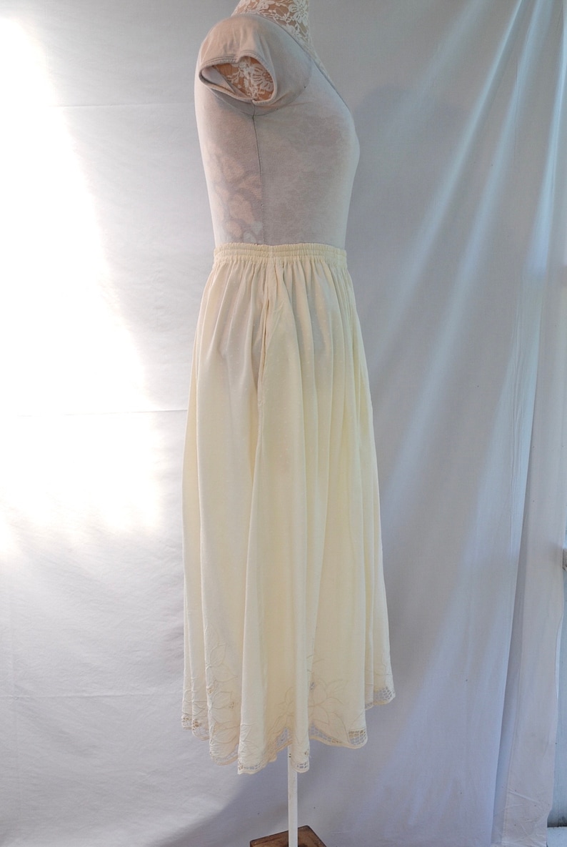 Lux Cream Rayon Med One Size Fits Most Vintage Beautiful Bali Cutwork Lace Detail Elastic Waist Maxi Full Skirt w Pockets Large