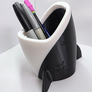 Portalápices organizador con diseño de tiburón