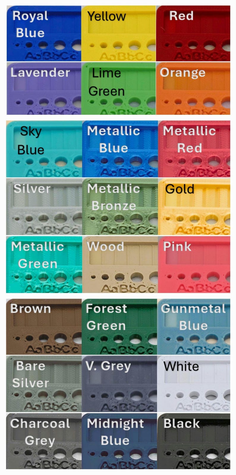 K&ouml;nnte beinhalten: Eine Farbkarte mit einundzwanzig rechteckigen Kunststoffmustern, beschriftet mit Namen wie Royal Blue, Yellow, Red, Lavender, Lime Green, Orange, Sky Blue, Metallic Blue, Metallic Red, Silver, Metallic Bronze, Gold, Metallic Green, Wood, Pink, Brown, Forest Green, Gunmetal Blue, Bare Silver, V. Grey, White, Charcoal Grey, Midnight Blue und Black, jeweils mit kreisf&ouml;rmigen Ausstanzungen und gepr&auml;gtem AaBbCc-Text.