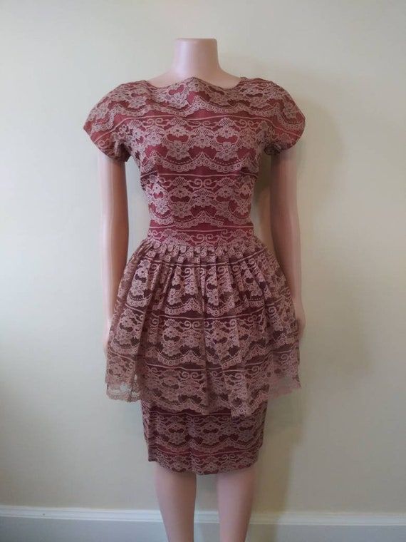 Vintage 1950's peplum lace dress / fifties bronze… - image 2