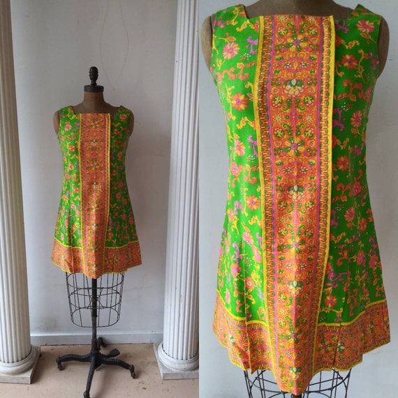 Vintage 1960's Loungees mini / sixties paisley dre