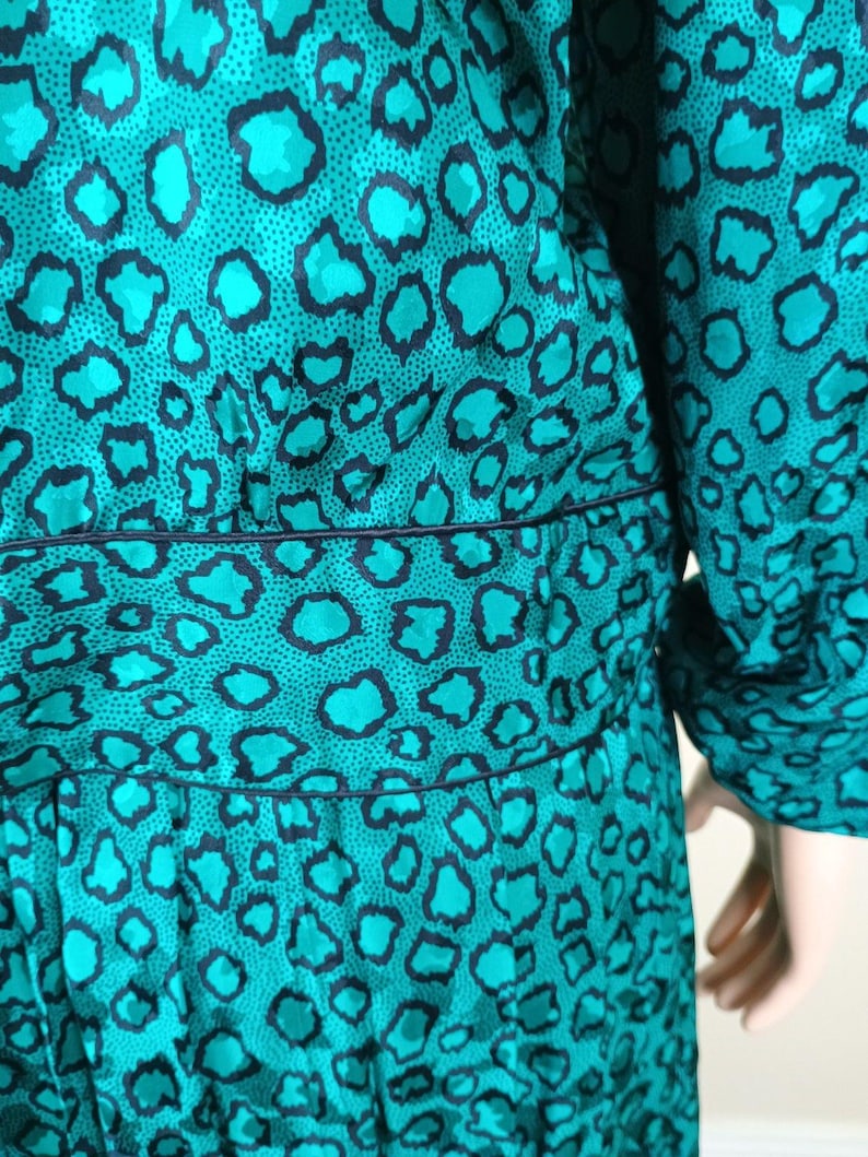 Vintage Adrianna Papell Silk Cheetah Print Green Black Skirt Suit Size 12 image 5