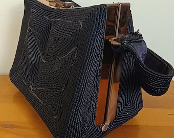 Bolso pequeño vintage de cordón marrón de los años 40 con herrajes dorados.