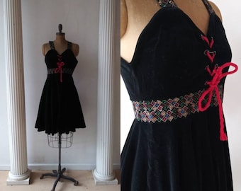 Vintage 1950's black velvet lace up dress / 26 waist / fifties / dirndl style / corset style