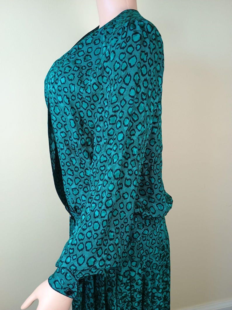 Vintage Adrianna Papell Silk Cheetah Print Green Black Skirt Suit Size 12 image 4