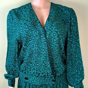Vintage Adrianna Papell Silk Cheetah Print Green Black Skirt Suit Size 12 image 2