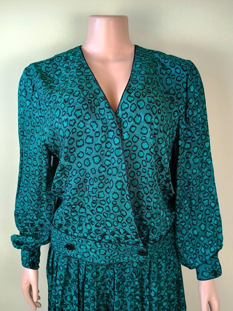 Vintage Adrianna Papell Silk Cheetah Print Green Black Skirt Suit Size 12 image 2