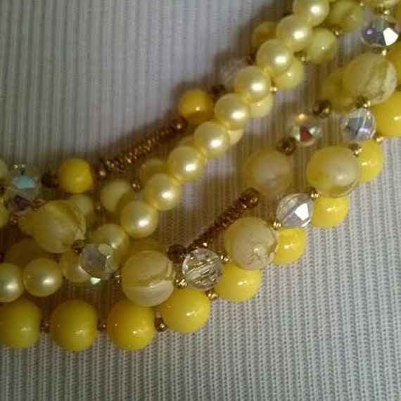 Vintage 1950’s yellow multistrand necklace / fift… - image 2